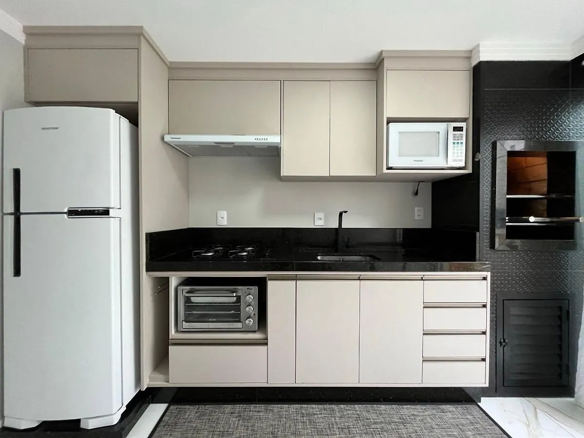 Apartamento DNO001 - APTO 1º andar, Sacada Ampla com Churrasqueira à Carvão, Quadra do Mar, Centro, Garagem e Kit Praia Balneário Camboriú