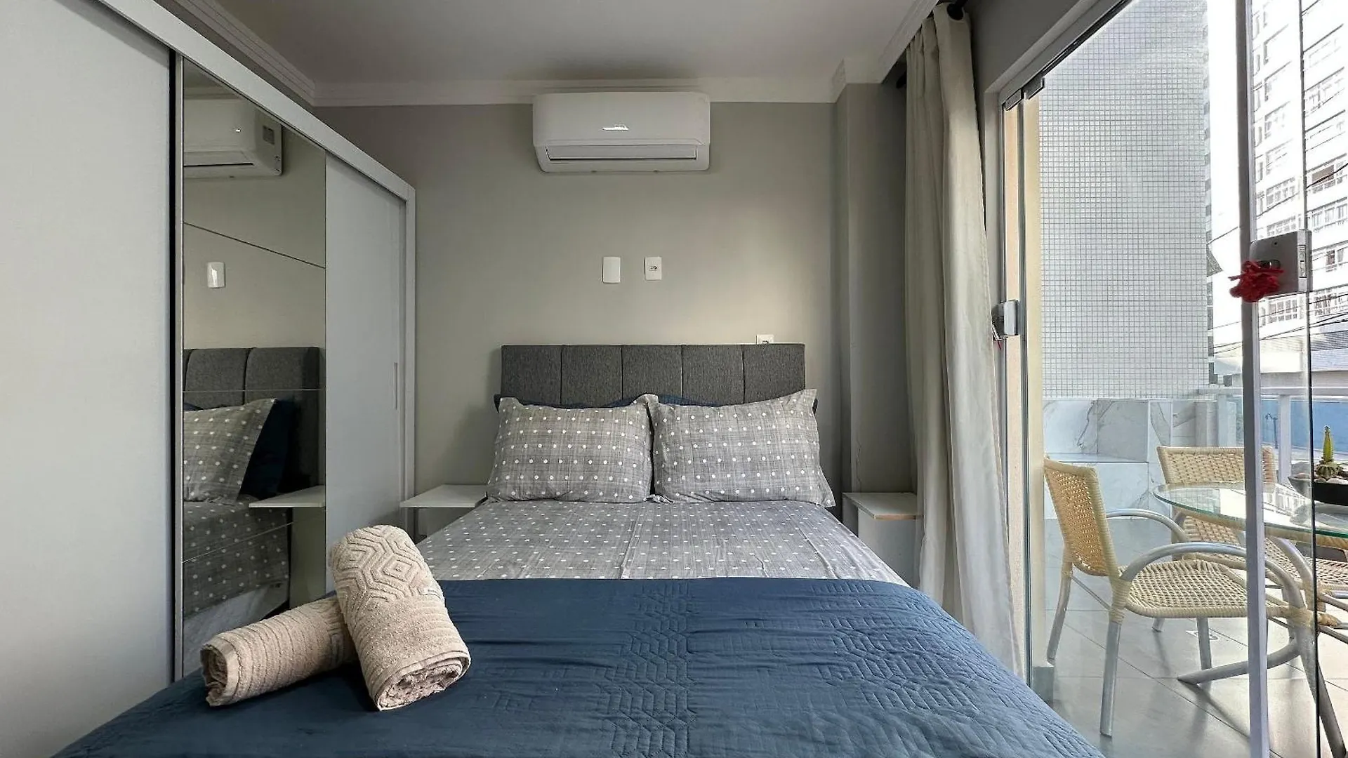 Apartamento DNO001 - APTO 1º andar, Sacada Ampla com Churrasqueira à Carvão, Quadra do Mar, Centro, Garagem e Kit Praia Balneário Camboriú