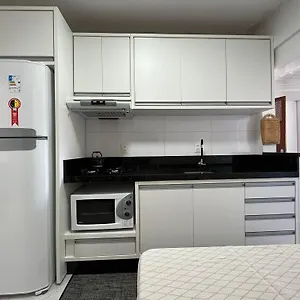 Par001 - Apto Amplo à 30m Do Mar, 3 Quartos Sendo 1 Suíte, Telas De Proteção, Ar Condicionado, 3 Banheiros, Garagem E Internet Apartamento